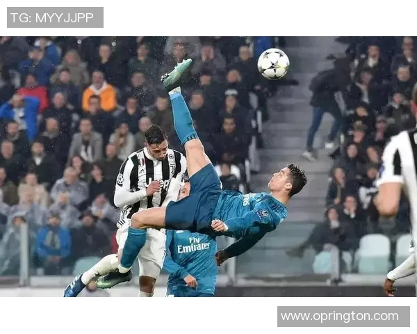 足球明星完美射门瞬间解析 力与美的完美结合展现足球魅力